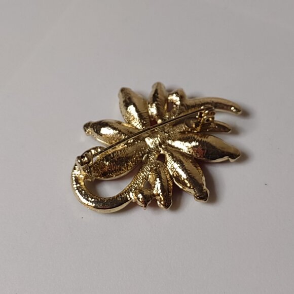 Red And Green Flower Brooch - Picture 6 of 6